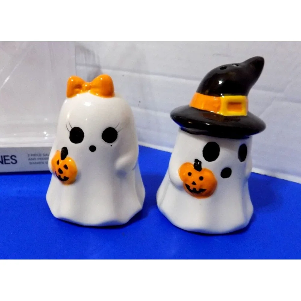 NEW Halloween Ghosts Salt & Pepper Shaker Fall Decor Boos n Bones Ceramic